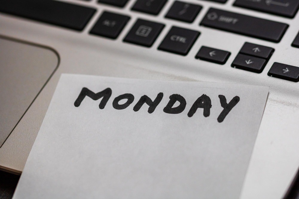 מדריך היתרונות המלא: למה Monday.com היא מערכת הפעלה לעבודה (Work OS) ולא "עוד" כלי לניהול משימות